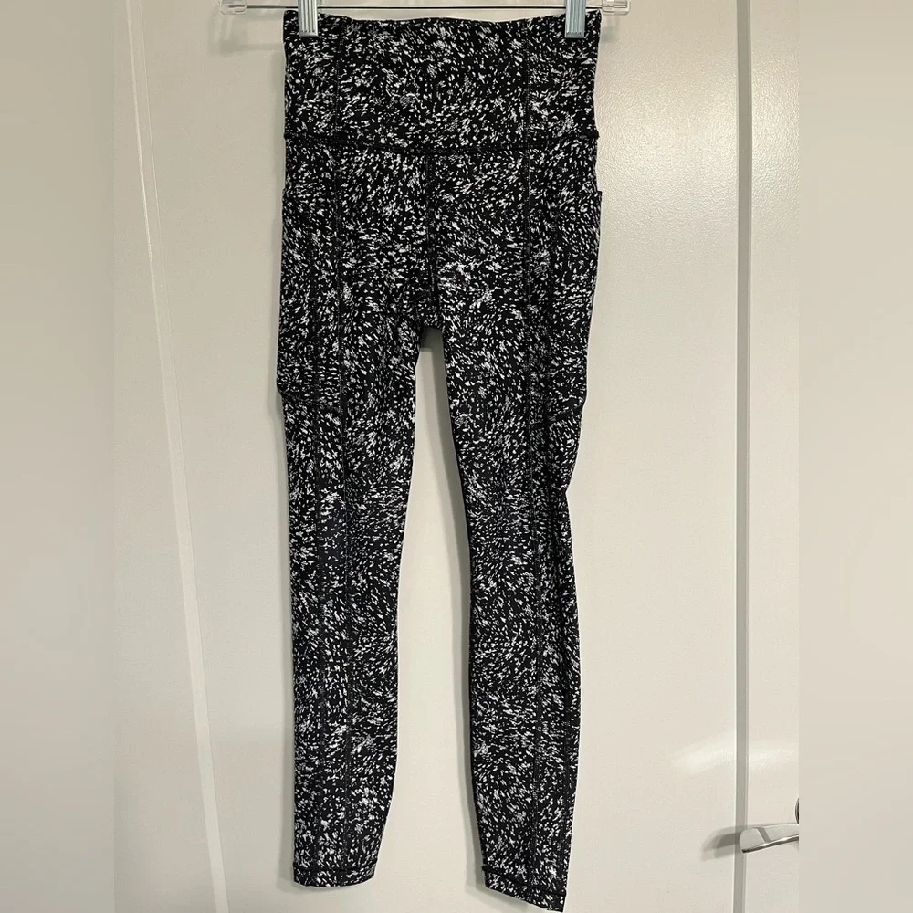 Athleta Ultimate Stash 7/8 Tight Black White Size XXS - Picture 2 of 9